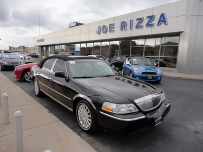 lincoln town car 2003 black sedan signature gasoline 8 cylinders sohc rear wheel drive automatic with overdrive 60546