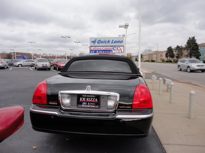 lincoln town car 2003 black sedan signature gasoline 8 cylinders sohc rear wheel drive automatic with overdrive 60546