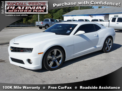 chevrolet camaro 2010 white coupe ss gasoline 8 cylinders rear wheel drive 6 speed manual 77388