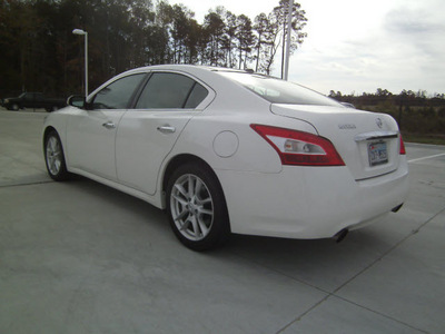 nissan maxima 2009 white sedan 3 5 s gasoline 6 cylinders front wheel drive automatic 75503
