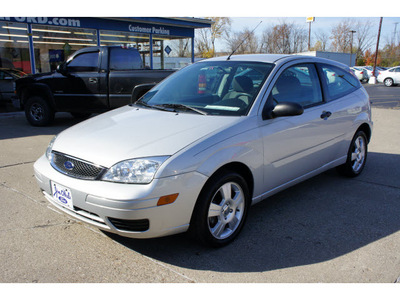 ford focus 2007 silver coupe zx3 s gasoline 4 cylinders front wheel drive 5 speed manual 47172
