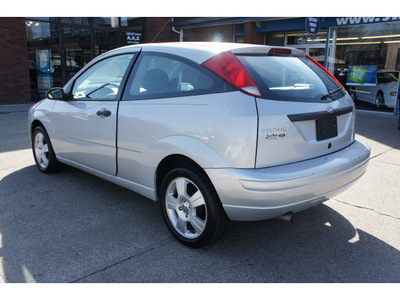 ford focus 2007 silver coupe zx3 s gasoline 4 cylinders front wheel drive 5 speed manual 47172