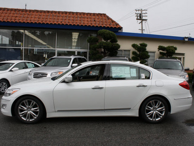 hyundai genesis 2012 white sedan 4 6l v8 gasoline 8 cylinders rear wheel drive automatic 94010