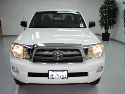 toyota tacoma 2009 white prerunner v6 gasoline 6 cylinders 2 wheel drive automatic 91731