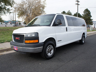 gmc savana 2005 white van 3500 gasoline 8 cylinders rear wheel drive automatic 80012