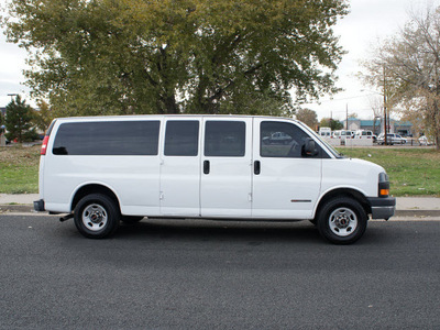 gmc savana 2005 white van 3500 gasoline 8 cylinders rear wheel drive automatic 80012