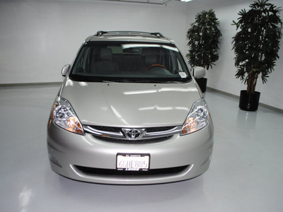 toyota sienna 2009 silver van limited gasoline 6 cylinders front wheel drive automatic 91731
