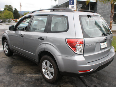 subaru forester 2011 silver 2 5x gasoline 4 cylinders all whee drive automatic 94063