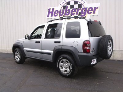 jeep liberty 2006 bright silver suv sport gasoline 6 cylinders 4 wheel drive automatic 80905