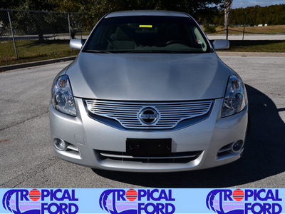 nissan altima 2010 silver sedan gasoline 4 cylinders front wheel drive automatic 32837