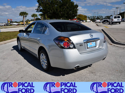 nissan altima 2010 silver sedan gasoline 4 cylinders front wheel drive automatic 32837