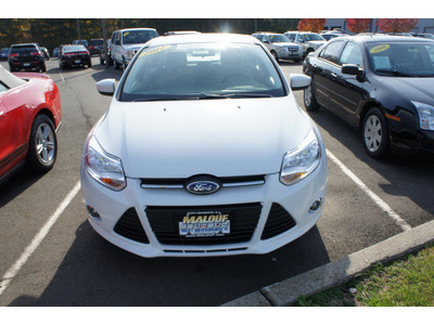 ford focus 2012 white sedan se gasoline 4 cylinders front wheel drive automatic with overdrive 08902