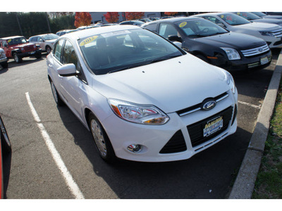 ford focus 2012 white sedan se gasoline 4 cylinders front wheel drive automatic with overdrive 08902