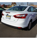 ford focus 2012 white sedan se gasoline 4 cylinders front wheel drive automatic with overdrive 08902