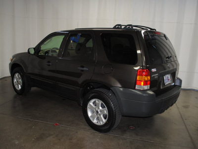 ford escape 2007 gray suv xlt gasoline 4 cylinders front wheel drive automatic with overdrive 76108