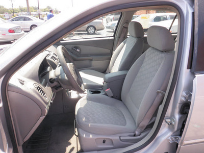 chevrolet malibu 2005 silver sedan ls gasoline 6 cylinders front wheel drive automatic 28217