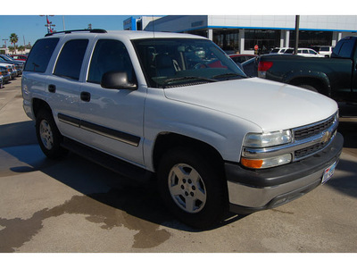 chevrolet tahoe 2004 white suv gasoline 8 cylinders rear wheel drive 4 speed automatic 77090