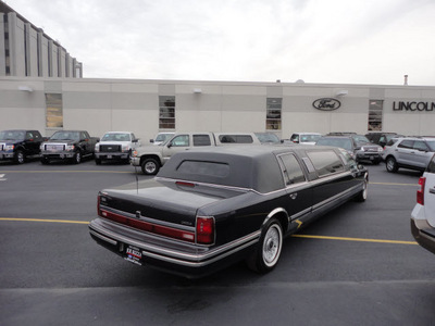 lincoln town car 1994 gray sedan krystal coaching limo gasoline v8 rear wheel drive automatic with overdrive 60546
