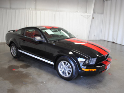 ford mustang 2005 black coupe gasoline 6 cylinders rear wheel drive automatic 76108