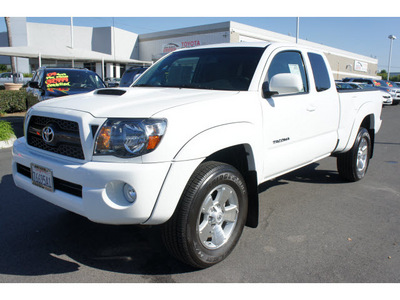 toyota tacoma 2011 white prerunner v6 gasoline 6 cylinders 2 wheel drive automatic 91761