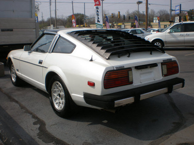 datsun 280zx 1981 bright white coupe gasoline 4 cylinders rear wheel drive automatic 67210