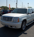 cadillac escalade 2005 white suv gasoline 8 cylinders rear wheel drive automatic with overdrive 67210