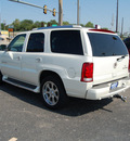 cadillac escalade 2005 white suv gasoline 8 cylinders rear wheel drive automatic with overdrive 67210