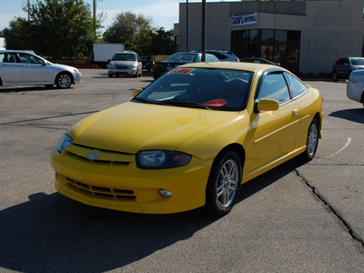 chevrolet cavalier 2004 yellow coupe ls sport gasoline 4 cylinders front wheel drive 5 speed manual 67210