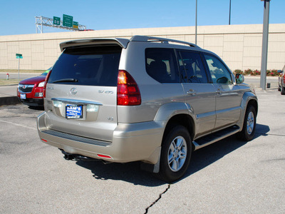 lexus gx 470 2004 dorado gold suv gasoline 8 cylinders 4 wheel drive automatic 67210