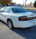 pontiac bonneville 2005 off white sedan se gasoline 6 cylinders front wheel drive automatic 67210