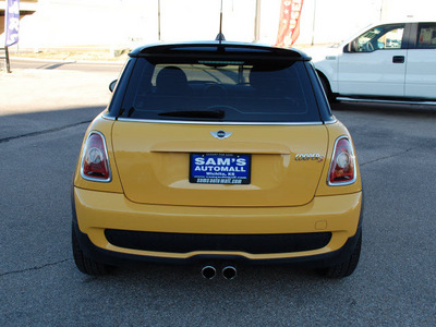 mini cooper 2008 yellow hatchback s gasoline 4 cylinders front wheel drive 6 speed manual 67210