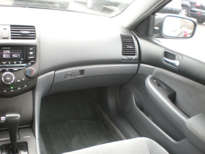 honda accord 2005 gray sedan lx gasoline 4 cylinders front wheel drive automatic 13502
