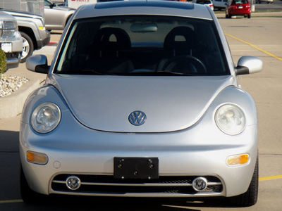 volkswagen beetle 2001 silver coupe gls gasoline 4 cylinders front wheel drive automatic 62034