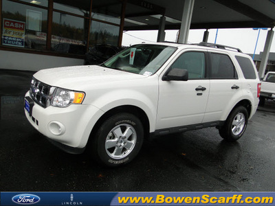 ford escape 2011 white suv xlt gasoline 4 cylinders all whee drive automatic 98032