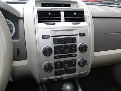 ford escape 2011 white suv xlt gasoline 4 cylinders all whee drive automatic 98032