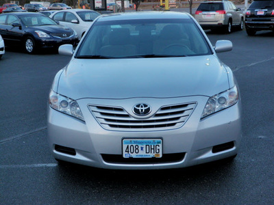 toyota camry 2009 silver sedan le gasoline 4 cylinders front wheel drive automatic 55124