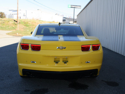 chevrolet camaro 2010 yellow coupe lt gasoline 6 cylinders rear wheel drive automatic 27215