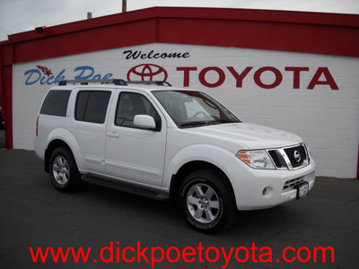 nissan pathfinder 2011 white suv gasoline 6 cylinders 4 wheel drive automatic 79925