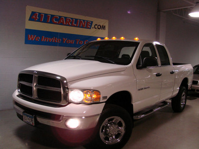 dodge 2500 ram 2004 white pickup truck 4x4 gasoline v8 4 wheel drive automatic 55305