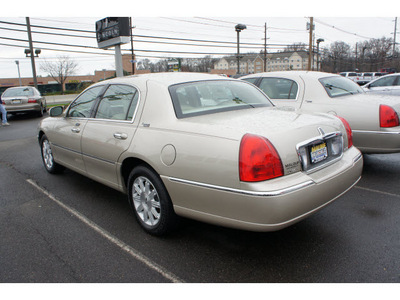 lincoln town car 2009 beige sedan signature limited gasoline 8 cylinders rear wheel drive automatic with overdrive 08902