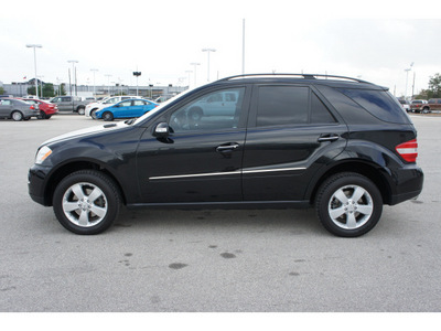 mercedes benz m class 2006 black suv ml500 gasoline 8 cylinders all whee drive automatic 77388
