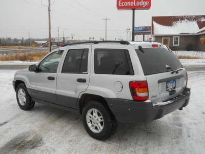 jeep grand cherokee 2004 silver suv laredo gasoline 6 cylinders 4 wheel drive automatic with overdrive 55811