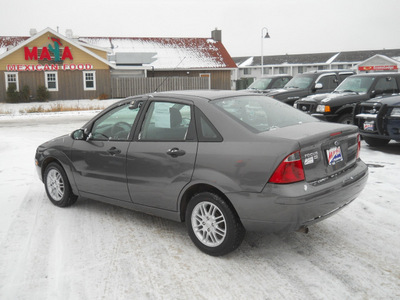 ford focus 2007 dk  gray sedan se gasoline 4 cylinders front wheel drive automatic with overdrive 55811