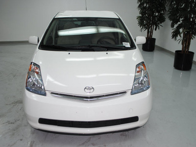 toyota prius 2007 white hatchback hybrid 4 cylinders front wheel drive automatic 91731