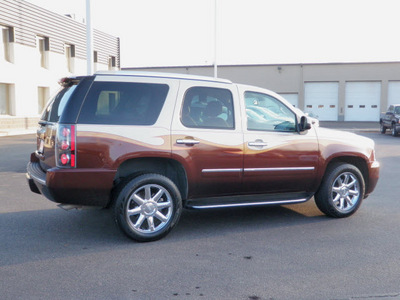 gmc yukon 2009 goldbrown suv denali awd dvd navi gasoline 8 cylinders all whee drive automatic 55124