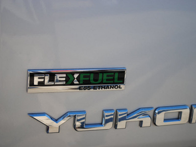 gmc yukon xl 2011 silver suv slt flex fuel 8 cylinders 4 wheel drive automatic 76087