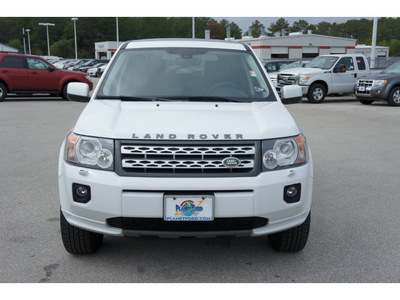 land rover lr2 2011 white suv gasoline 6 cylinders all whee drive automatic 77388