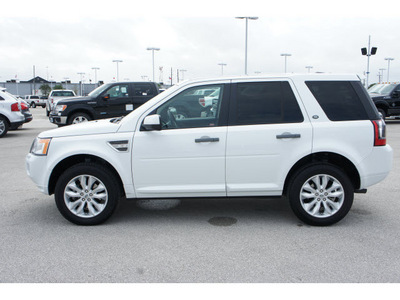 land rover lr2 2011 white suv gasoline 6 cylinders all whee drive automatic 77388
