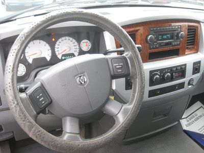 dodge ram pickup 1500 2006 silver pickup truck laramie gasoline 8 cylinders 4 wheel drive automatic 62863