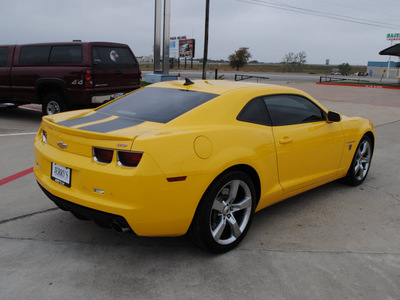 chevrolet camaro 2010 yellow coupe ss gasoline 8 cylinders rear wheel drive automatic 76087